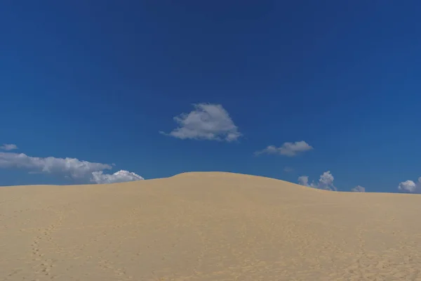 stock image Sand dune and blue cloudy sky, Dune du Pilat, Arcachon, Nouvelle-Aquitaine, France