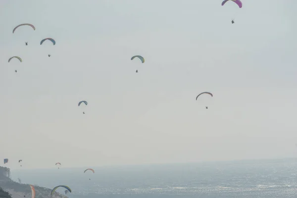 Many Paragliders Flying Windy Air Dune Pilat Sunny Day Arcachon — Stock Photo, Image