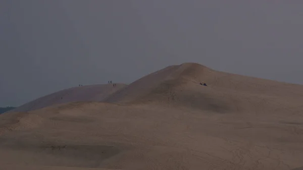 Silhouette Personnes Marchant Sur Dune Pilat Grande Dune Europe Crépuscule — Photo