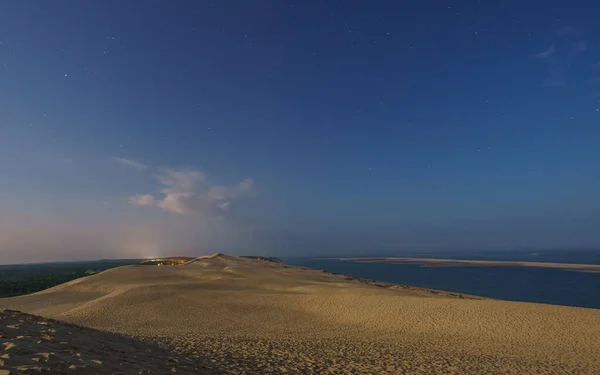 Νύχτα Αστέρια Στον Ουρανό Ένα Τεράστιο Φυσικό Σχηματισμό Άμμου Dune — Φωτογραφία Αρχείου
