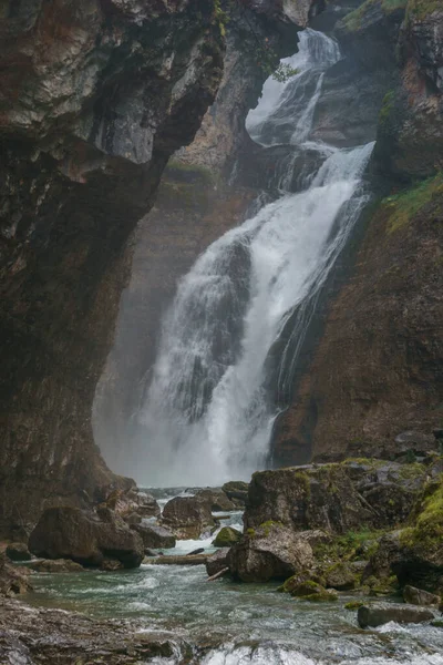 Atemberaubender Wasserfall Cascada Cueva Von Rio Arazas Nationalpark Ordesa Aragon — Stockfoto