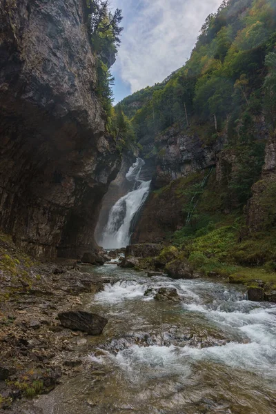 Atemberaubender Wasserfall Cascada Cueva Von Rio Arazas Nationalpark Ordesa Aragon — Stockfoto