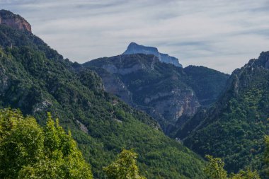 Pyrenees dağlarındaki Canon de Anisclo Kanyonu manzarası, Ordesa y Monte Perdido Ulusal Parkı, Aragon, Huesca, İspanya