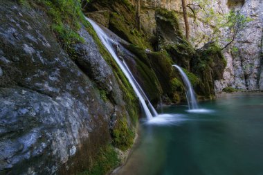 Isaba, Navarra, İspanya yakınlarındaki Roncal Vadisi 'nde Güzel Belabarze Şelalesi