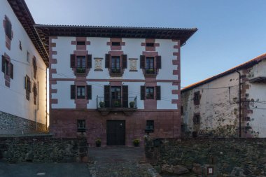 Elizondo, Navarre, İspanya yakınlarındaki Baztan Vadisi 'nin Ziga köyü.