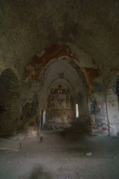 Dentro Iglesia Abandonada Ciudad Fantasma Janovas Los Pirineos Montañas Con — Foto de Stock