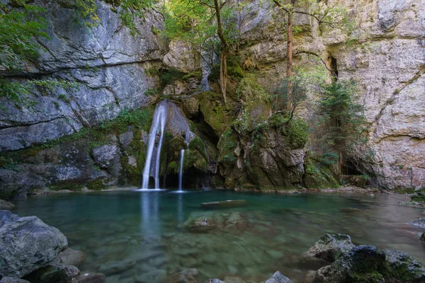 Isaba, Navarra, İspanya yakınlarındaki Roncal Vadisi 'nde Güzel Belabarze Şelalesi