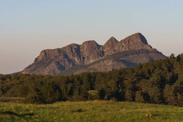 Baskische Landschap Gouden Uur Tijdens Zonsondergang Met Bos Bergtop Erroilbide — Stockfoto