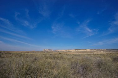 Bardenas Reales, Arguedas, Navarra, İspanya 'nın kurak platosunun çöl manzarası.