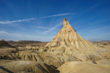 Castil de Tierra Bardenas Reales, Arguedas, Navarra, İspanya 'nın kurak platosunda ünlü bir ikonik kaya oluşumu.