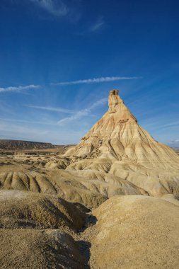 Castil de Tierra Bardenas Reales, Arguedas, Navarra, İspanya 'nın kurak platosunda ünlü bir ikonik kaya oluşumu.