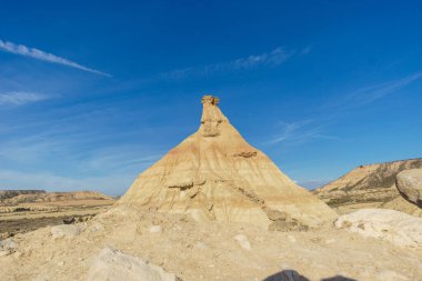 Castil de Tierra Bardenas Reales, Arguedas, Navarra, İspanya 'nın kurak platosunda ünlü bir ikonik kaya oluşumu.