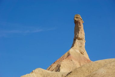 Castil de Tierra Bardenas Reales, Arguedas, Navarra, İspanya 'nın kurak platosunda ünlü bir ikonik kaya oluşumu.
