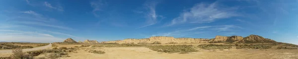 パノラマ バルデナス リース アルガスティ ナバラ スペインの乾燥した高原の砂漠の風景 — ストック写真