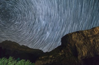 Pyrenees Dağları, Torla, Ordesa y Monte Perdido Ulusal Parkı, Pireneler, İspanya 'daki Gece Yıldızyolları