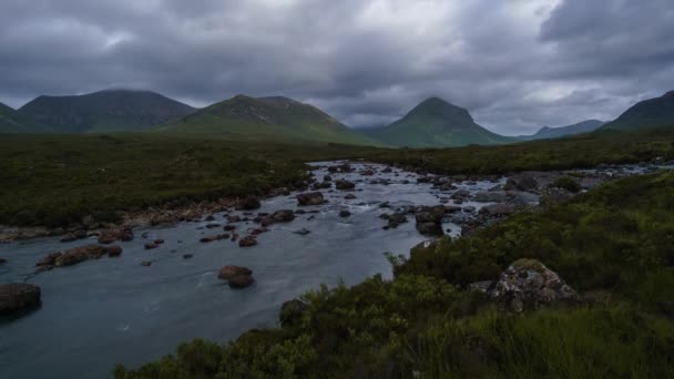 Time Lapse River Sligachanr Μπροστά Από Βουνά Των Cuillins Skye — Αρχείο Βίντεο