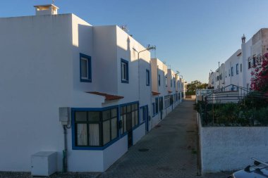 Portekiz 'in küçük balıkçı kasabası Salema, Algarve' deki tatil binalarına bakın.