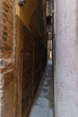 Venedik, Veneto, İtalya 'daki en dar sokak Calle Varisco.