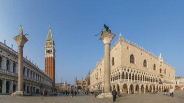 Güneşli bir kış gününde Doge 's Palace ve Campanile ile Piazza San Marco Panoraması, Venedik, Veneto, İtalya