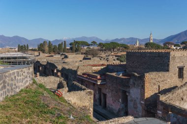 Güneşli bir günde antik Roma şehrinin kalıntılarına bakın, Pompeii, Campania, İtalya