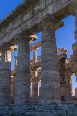 Hera Tapınağı 'nın ünlü UNESCO Dünya Mirası Alanı, Salerno, Campania, İtalya' daki ünlü Paestum Arkeolojik Arkeolojik Bölgesi 'ndeki detaylı görüntüsü