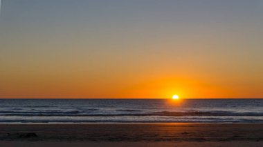 İtalya, Calabria 'da Akdeniz üzerinde gün batımı