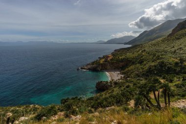 Ünlü doğal rezerv Riserva Naturale Orientata dello Zingaro güzel turkuaz deniz suyuyla, San Vito Lo Capo, Sicilya, İtalya