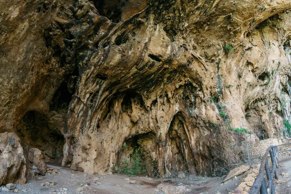 Zingaro Doğa Rezervi, San Vito Lo Capo, Sicilya, İtalya 'daki Grotta dell' Uzzo mağarasından kayalara yakından bakın.