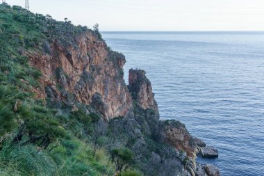 Akdeniz kıyısındaki Zingaro Doğa Rezervi 'nde kaya oluşumları, San Vito Lo Capo, Sicilya, İtalya