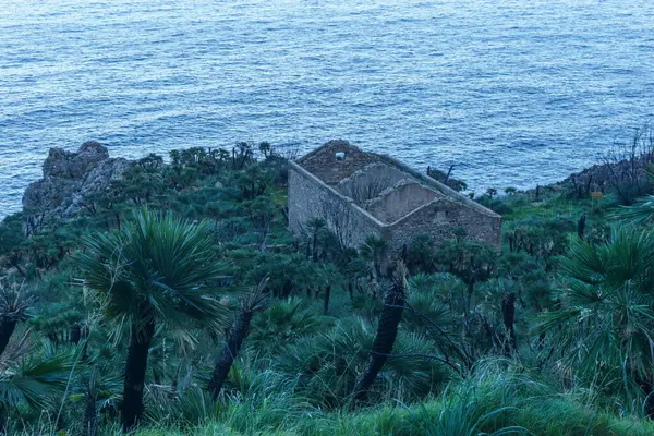 Ünlü doğal rezerv Riserva Naturale Orientata dello Zingaro Akdeniz 'in önünde evi olan San Vito Lo Capo, Sicilya, İtalya