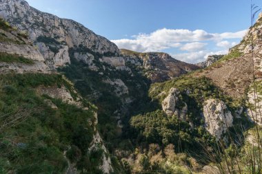 Oriented Nature Reserve Cavagrande del Cassibile 'deki güzel kanyon, Syracuse, İtalya.