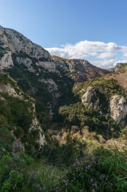 Oriented Nature Reserve Cavagrande del Cassibile 'deki güzel kanyon, Syracuse, İtalya.