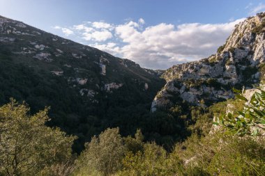Oriented Nature Reserve Cavagrande del Cassibile, Syracuse, Sicilya, İtalya 'da güzel bir kanyon.