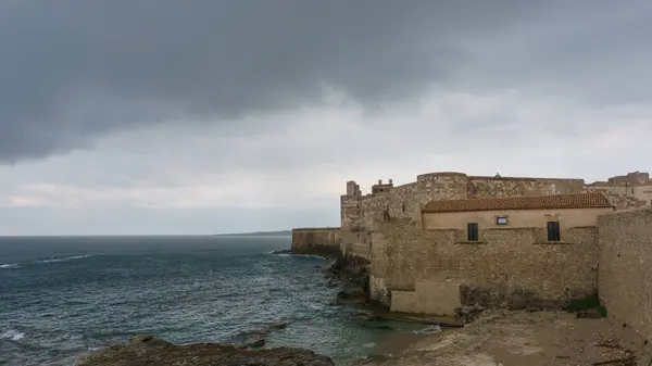 Stock image Ancient castle of Maniace at the coast on a cloudy rainy day, Syracuse, Sicily, Italy