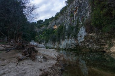 Doğal rezerv Pantalica, Siracusa, Sicilya, İtalya 'daki Anapo Vadisi' nin manzarası.