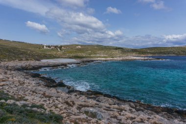 Roma hamamlarının, Mani 'nin, Mora' nın ve Yunanistan 'ın harabelerinin yakınındaki Cape Tainaron' daki Idyllic kumsalında.