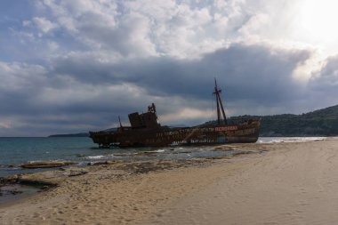 Yunanistan Valtaki, Moreloponese sahilinde terk edilmiş Dimitrios gemi enkazı