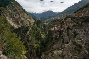Proussos Manastırı, Yunanistan ve Orta Yunanistan ile Evrytania dağlarındaki Yunan manzarasının güzelliği