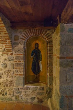 Meteora, Kalambaka, Teselya, Yunanistan 'daki Kutsal Üçlü Manastırı' nın güzel duvar resimleri.