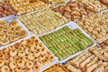 Ortaçağ pazarında yiyecek, kurutulmuş meyve, pirinç.