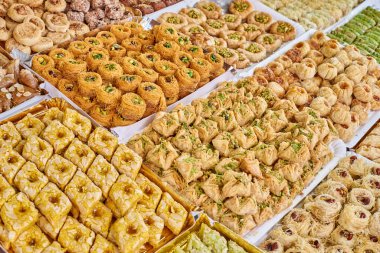 Ortaçağ pazarında yiyecek, kurutulmuş meyve, pirinç.