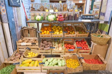 Market Stall 'daki Egzotik Meyvelerin Renkli Gösterimi