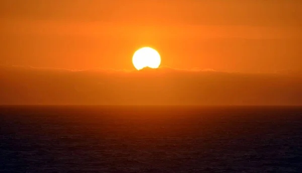 Paisaje Marino Con Una Hermosa Puesta Sol Sobre Océano Atlántico — Foto de Stock