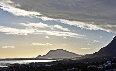 Betty 's Bay ve False Bay' in üzerinde güzel bir günbatımı manzarası