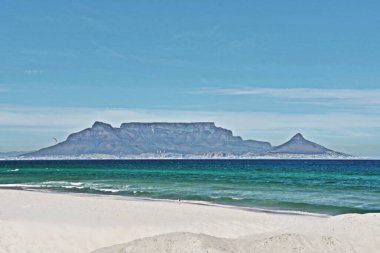Tablo Dağı ve Blouberg plajı ile manzara
