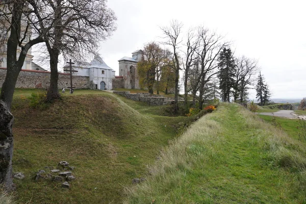 リヴィウ州ピドカミン村の中世ドミニカ要塞修道院 — ストック写真