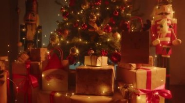 Evdeki Noel ağacını kapat. 