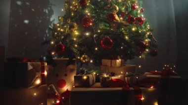 Evdeki Noel ağacını kapat. 