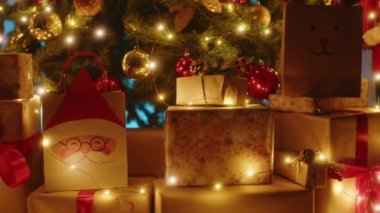 Evdeki Noel ağacını kapat. 