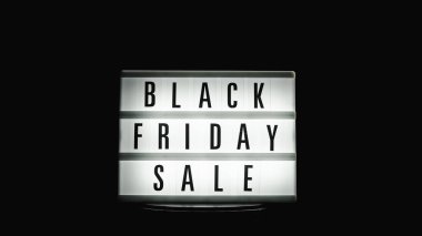 Kara Cuma işaretinin yakınına.